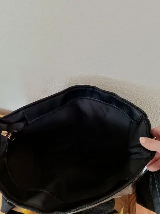 Bolso Tote Acolchado Dorado y Negro