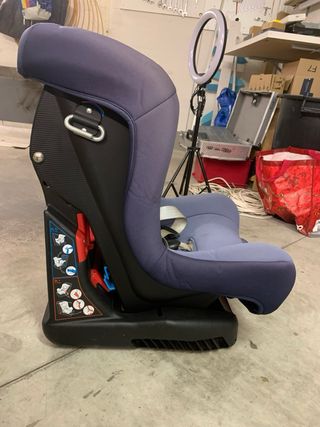 Seggiolino auto Chicco blu