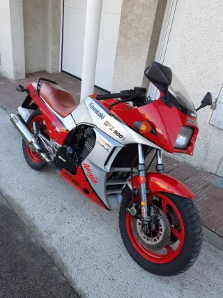 Kawasaki GPZ 900R Ninja 1984