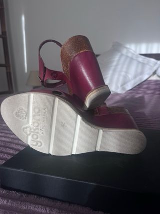 Sandalias cuña cuero