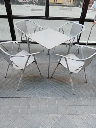 Mesas y sillas terraza