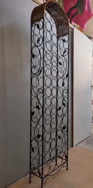 Botellero 62 botellas metal y mimbre