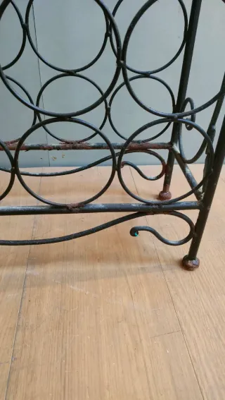 Botellero 62 botellas metal y mimbre