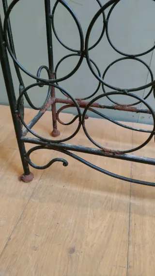 Botellero 62 botellas metal y mimbre