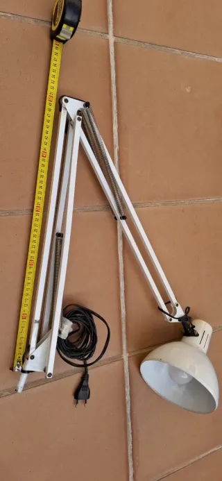 Flexo de metal blanco