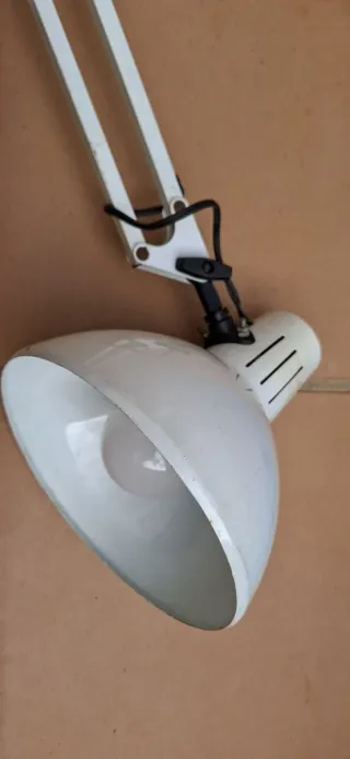 Flexo de metal blanco