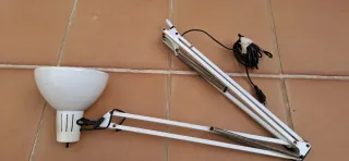 Flexo de metal blanco