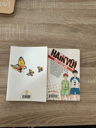 Mangas Haikyû!! nº 01 y Doraemon 1