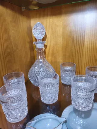 Juego de licor de cristal tallado
