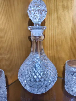 Juego de licor de cristal tallado