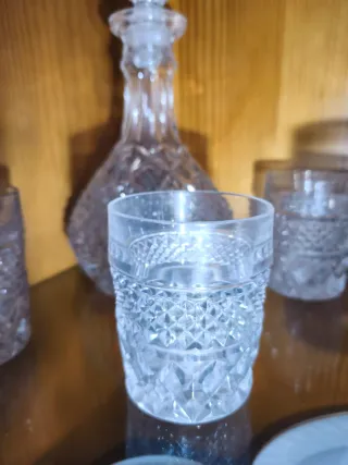 Juego de licor de cristal tallado