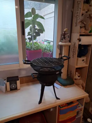 Barbacoa Hierro Fundido Carbón Semi-Nueva