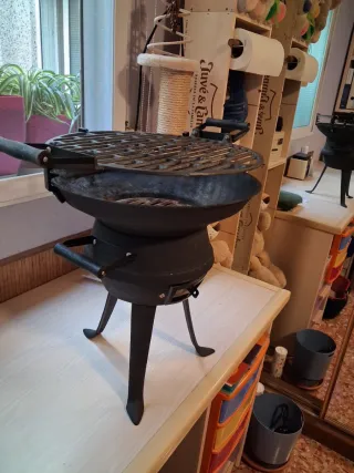 Barbacoa Hierro Fundido Carbón Semi-Nueva