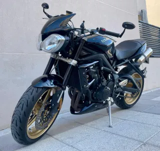 Triumph Street Triple R 2012 Negra y Dorada