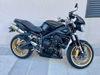 Triumph Street Triple R 2012 Negra y Dorada