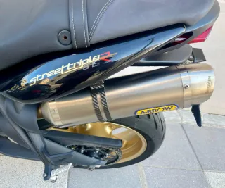 Triumph Street Triple R 2012 Negra y Dorada