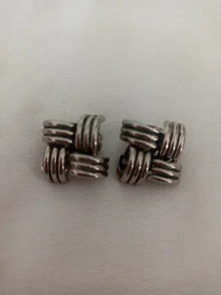 Pendientes firmados V B Plateados