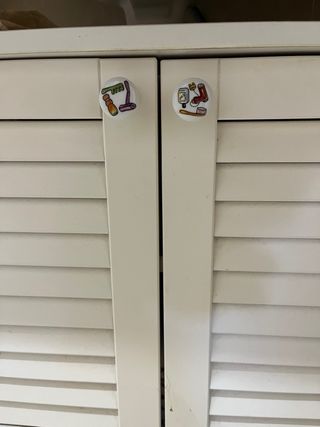 Armario de baño con puertas de lamas