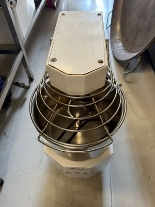 Amasadora Profesional Espiral 10L