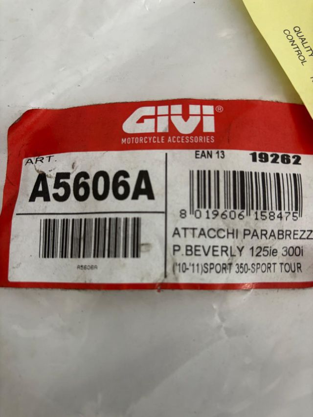 Parabrisas GIVI A5606A Piaggio Beverly Negro