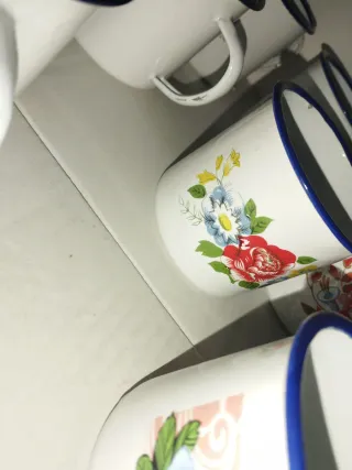 13 tazze smaltate decoro floreale