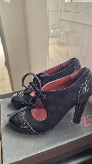 Zapatos de tacón negras con cordones talla 38
