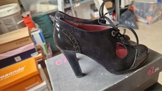 Zapatos de tacón negras con cordones talla 38