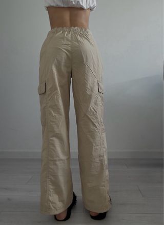Pantalones cargo beige