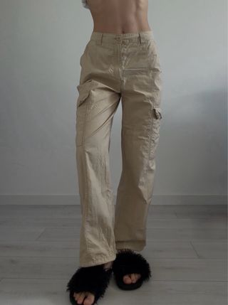 Pantalones cargo beige