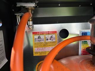 Estufa de gas butano llama azul