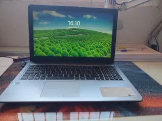 Portátil Asus Plata y Negro