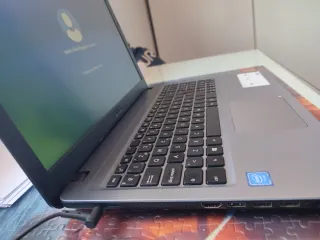 Portátil Asus Plata y Negro