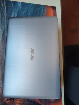 Portátil Asus Plata y Negro