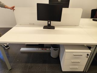 Escritorios de oficina - puestos de trabajo dobles