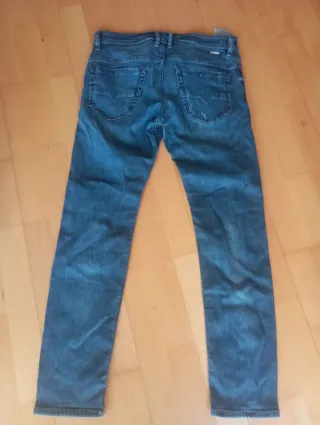Pantalones vaqueros desgastados