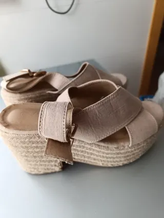 Sandalias Beige Cuña