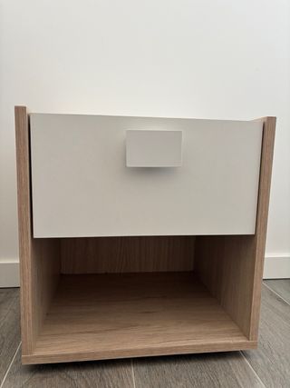 Mesita de noche moderna