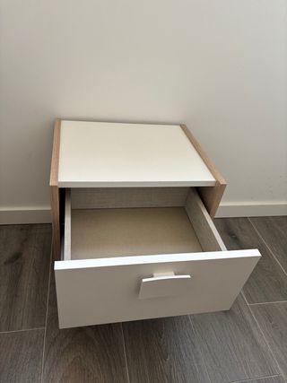 Mesita de noche moderna