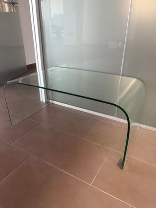Tavolo da centro in vetro curvo