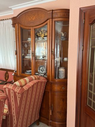 Vitrina antigua marquetería madera y cristal