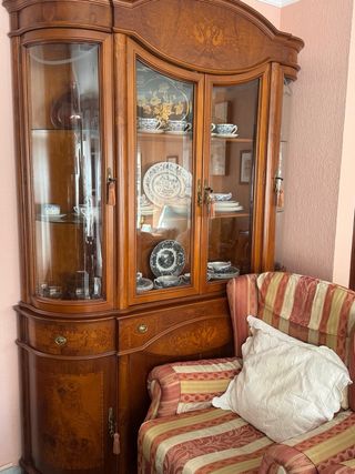 Vitrina antigua marquetería madera y cristal