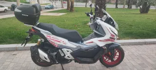 MH Motor Hispania VR10 Sport 125cc Scooter