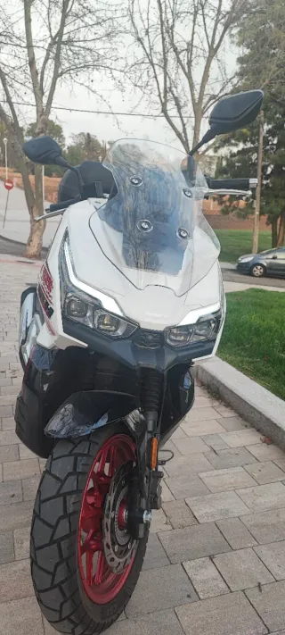 MH Motor Hispania VR10 Sport 125cc Scooter