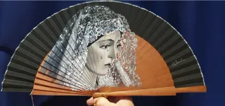 Abanico Macarena pintado a mano