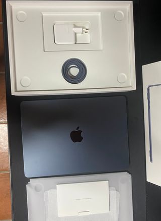 MacBook Air 13” Nero Mezzanotte 2025