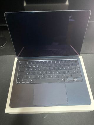 MacBook Air 13” Nero Mezzanotte 2025