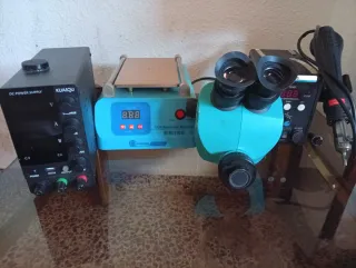 Fuente de Alimentación y Microscopio Trinocular