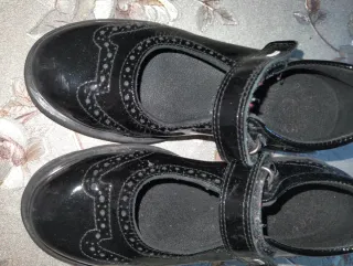 Zapatos niña negros charol Pablosky talla 31