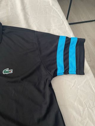 Polo Lacoste Negro con Rayas Azules
