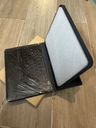 EARTO FUNDA TECLADO IPAD A16 11Gen + Metapen A8